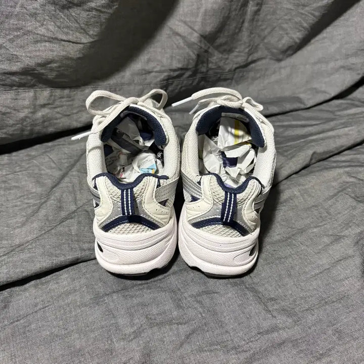 [SOLD OUT] New Balance MR530SG Sz 6(240)