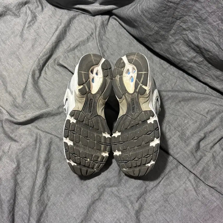 [SOLD OUT] New Balance MR530SG Sz 6(240)