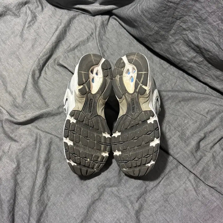 [SOLD OUT] New Balance MR530SG Sz 6(240)