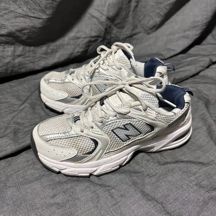 [SOLD OUT] New Balance MR530SG Sz 6(240)