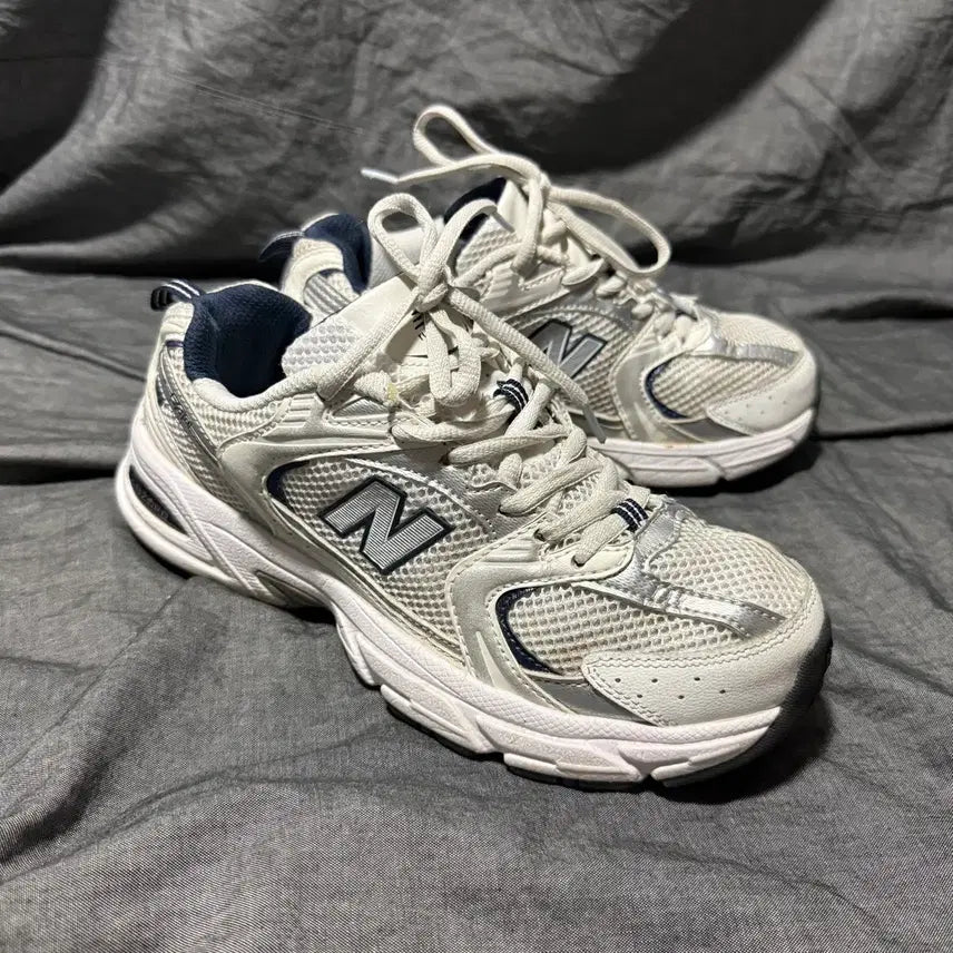 [SOLD OUT] New Balance MR530SG Sz 6(240)