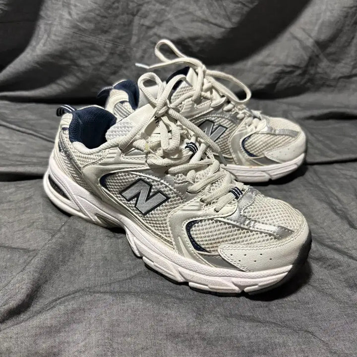[SOLD OUT] New Balance MR530SG Sz 6(240)