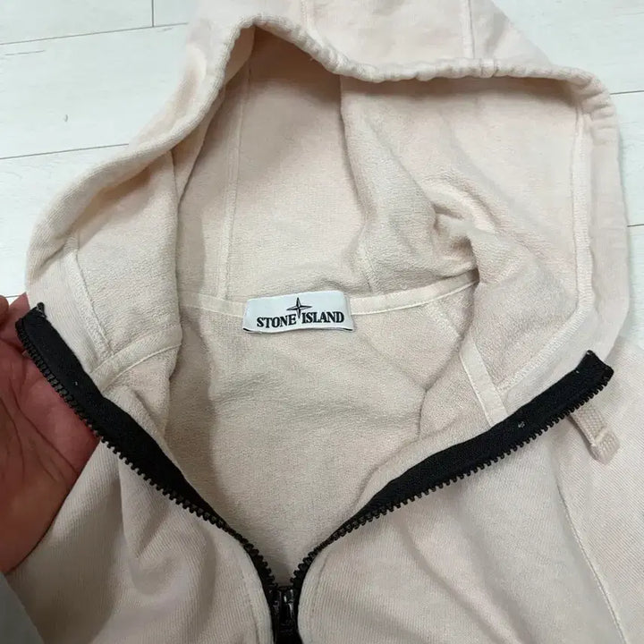 [BUNJANG] Stone Island Hooded Zip-Up L Size / 스톤아일랜드 후드 집업 L 사이즈  상태 8.0/10  연한 살구색 느낌