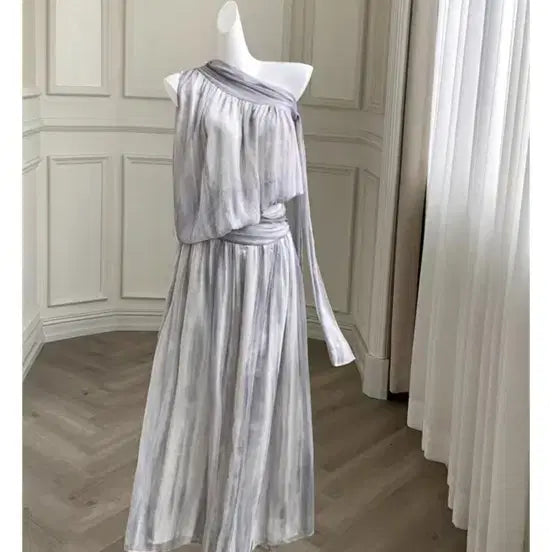 [BUNJANG] Anis Showroom Silk Two-Piece Set / 실크투피스