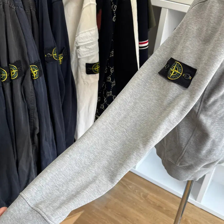[BUNJANG] Stone Island Gray Crewneck Sweatshirt / [새상품급,L] 스톤아일랜드 그레이 맨투맨 후드티 긴팔티 기모티
