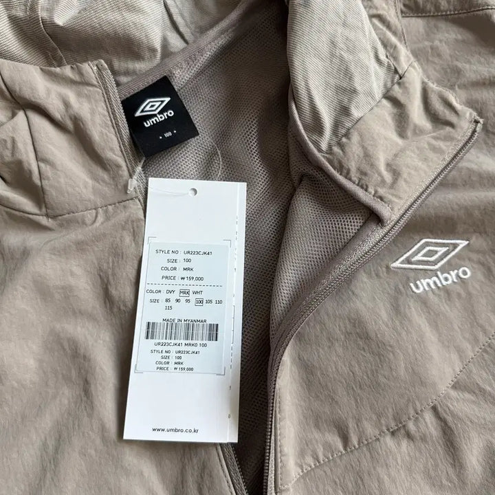 [BUNJANG] Umbro Highway Ventilated Hooded Windbreaker Jacket / 엄브로 하이웨이 벤틸 후드 바람막이 자켓