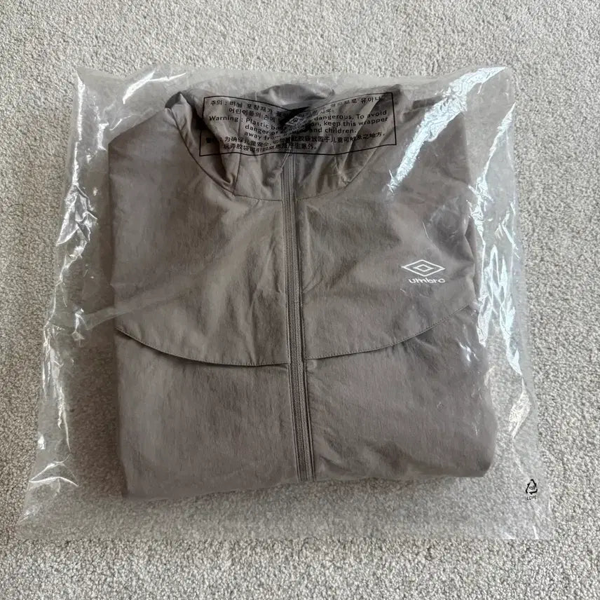 [BUNJANG] Umbro Highway Ventilated Hooded Windbreaker Jacket / 엄브로 하이웨이 벤틸 후드 바람막이 자켓
