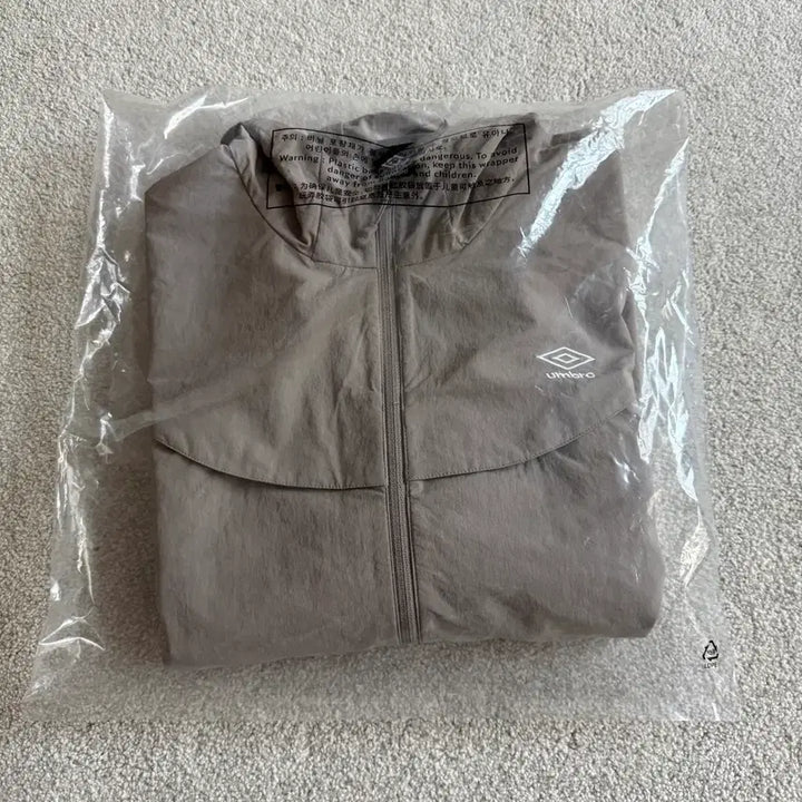 [BUNJANG] Umbro Highway Ventilated Hooded Windbreaker Jacket / 엄브로 하이웨이 벤틸 후드 바람막이 자켓