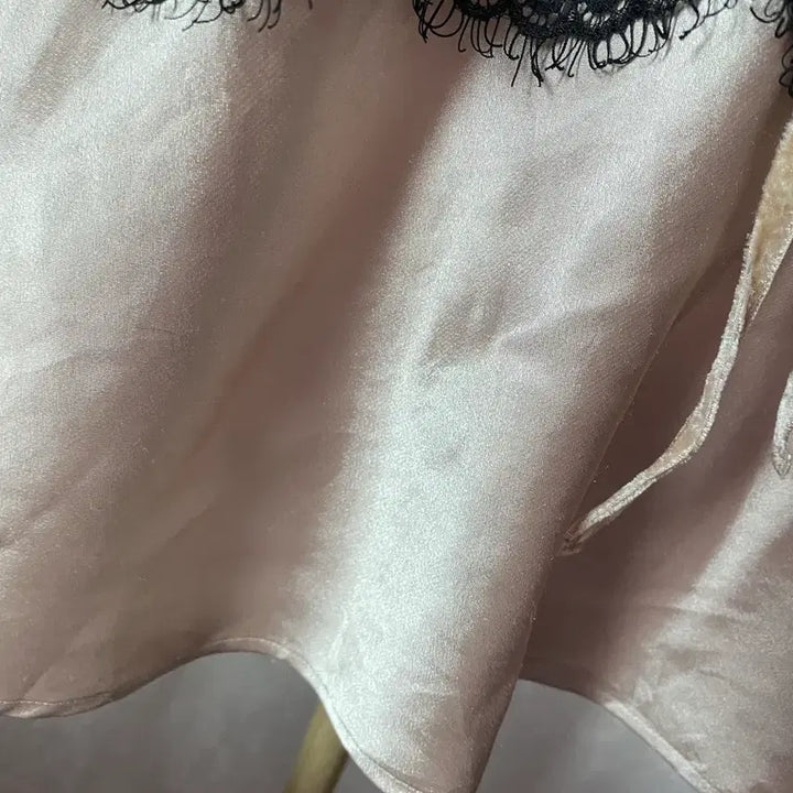 [BUNJANG] Romantic Lace Satin Camisole Top / 로맨틱 레이스 새틴 캐미솔 탑