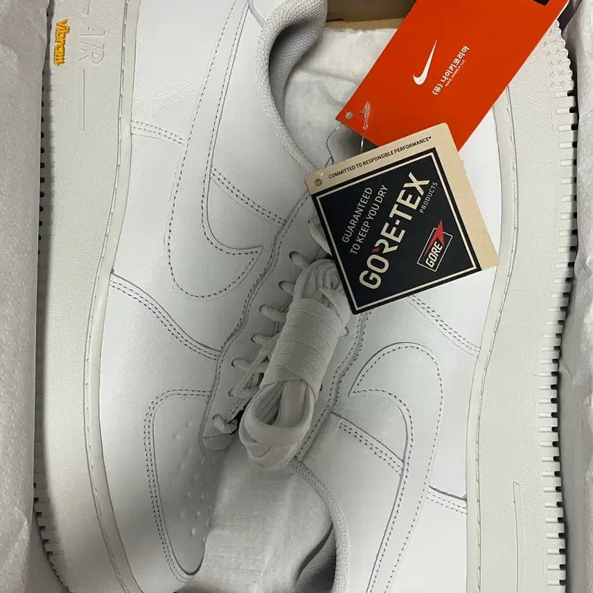 [BUNJANG] Nike Air Force 1 Low Gore-Tex Vibram Summit White Sneakers / 에어포스 비브람 290 고어텍스