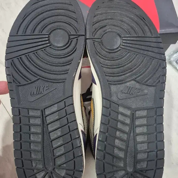 [BUNJANG] Nike Jordan 1 SB LA to Chicago Sneakers / [270] 조던1 SB 라투시 (LA TO CH)