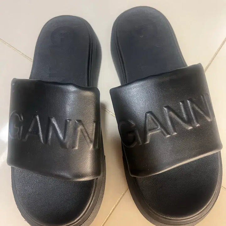 [BUNJANG] GANNI Black Platform Slippers / GANNI 블랙 플랫폼 슬리퍼 vegea슬라이드플랫폼