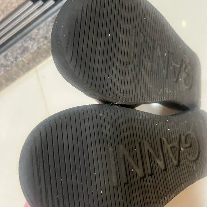 [BUNJANG] GANNI Black Platform Slippers / GANNI 블랙 플랫폼 슬리퍼 vegea슬라이드플랫폼