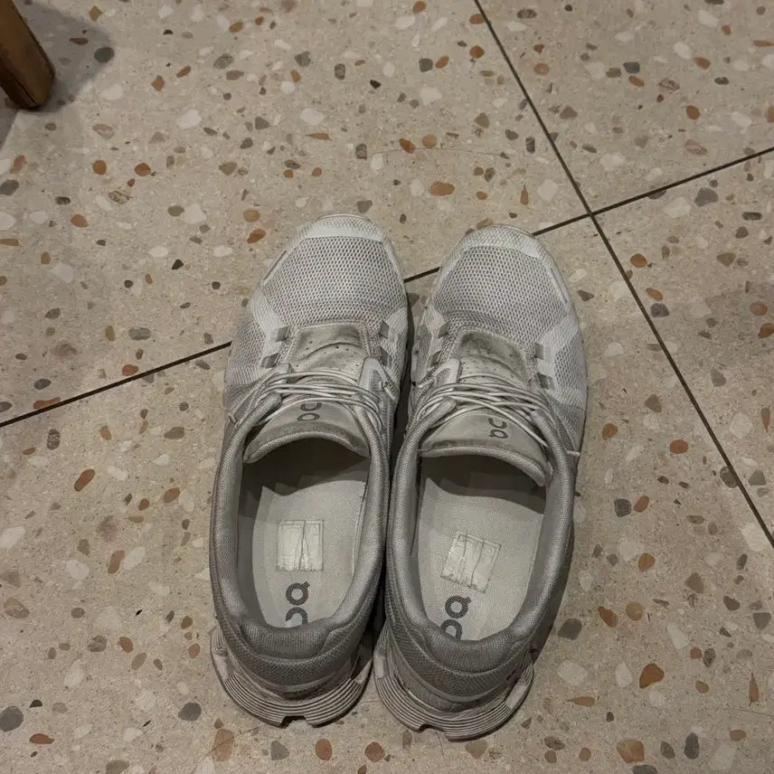 [BUNJANG] On Running Cloud 5 Shoes Size 280 / 온러닝 클라우드 5 280 사이즈