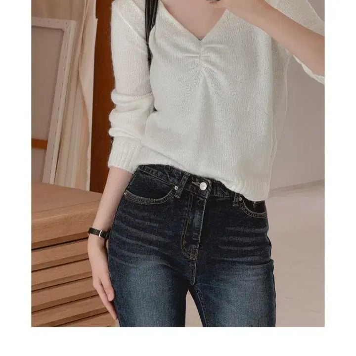 [BUNJANG] UUR Shirring V-Neck Knit Ivory / 유유알 포엘 셔링 브이 니트 아이보리