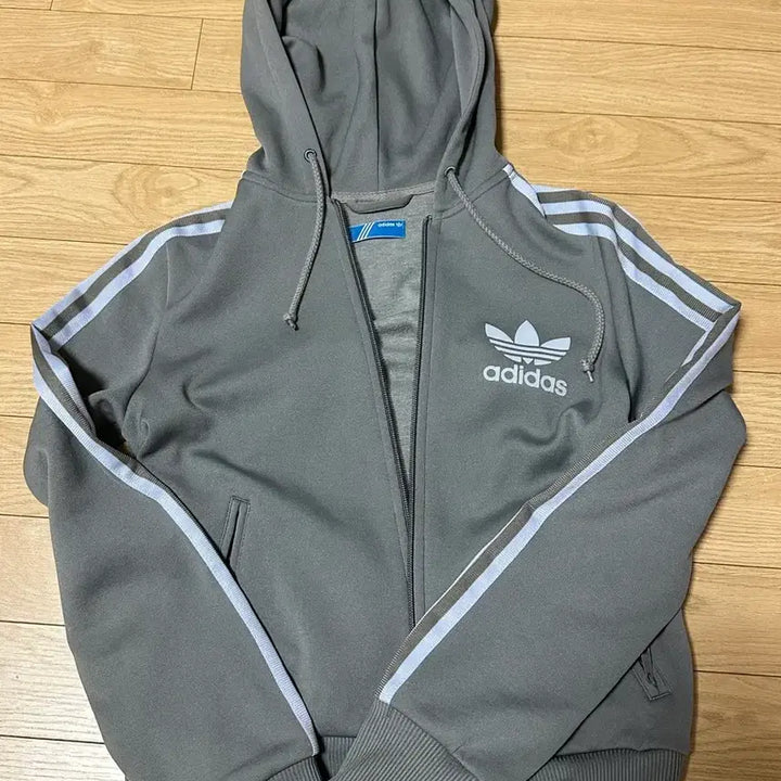 [SOLD OUT] 아디다스 파이어버드 그레이 카키 하늘 소라 후드집업 져지 빈티지