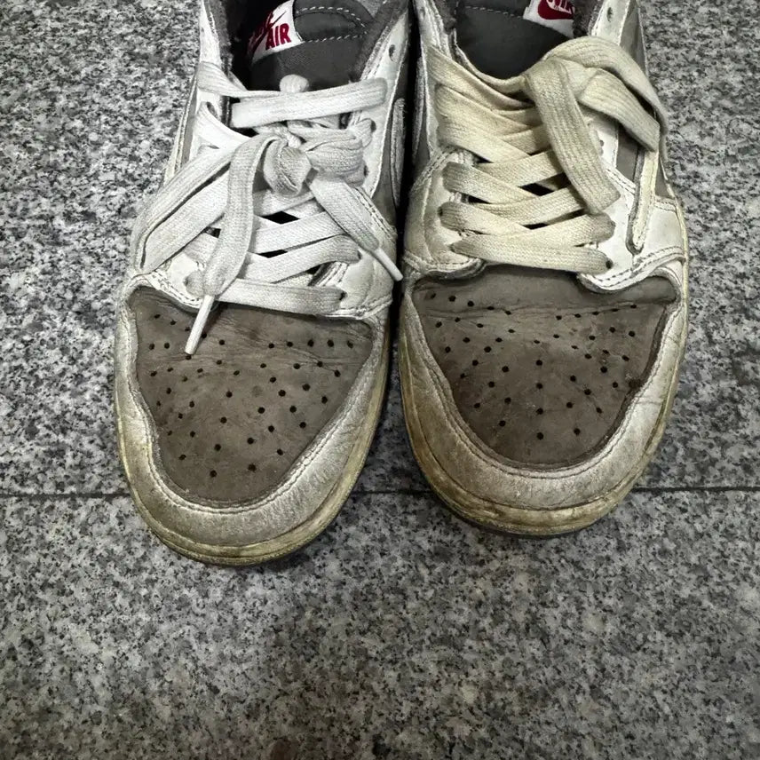 [BUNJANG] Nike Air Jordan 1 Travis Scott Low Sneakers / 나이키 에어 조던 1 트래비스 스캇 로우