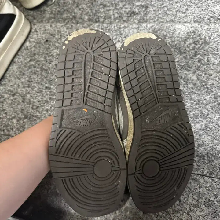 [BUNJANG] Nike Air Jordan 1 Travis Scott Low Sneakers / 나이키 에어 조던 1 트래비스 스캇 로우
