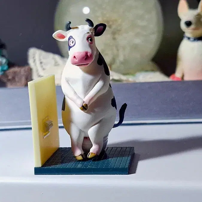 [BUNJANG] Kunio Sato Animal Toilet Gacha Figure - Cow / 사토쿠니오  동물변기, 젖소 가챠 피규어