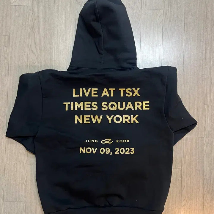[BUNJANG] BTS Jungkook TSX LIVE Edition Golden Hoodie (Size M) / BTS 정국 후드티(TSX LIVE Edition)GOLDEN 사이즈m