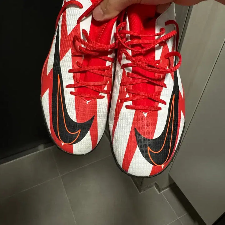 [SOLD OUT] 나이키 머큐리얼 슈퍼플라이 8 아카데미 TF "CR7 스파크 포지티비티"