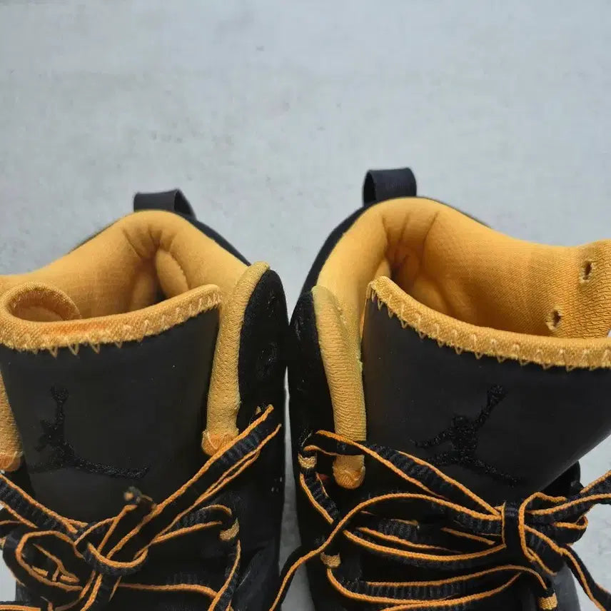[BUNJANG] Jordan Basketball Shoes Black/Orange / 조던 농구화 블랙/오렌지