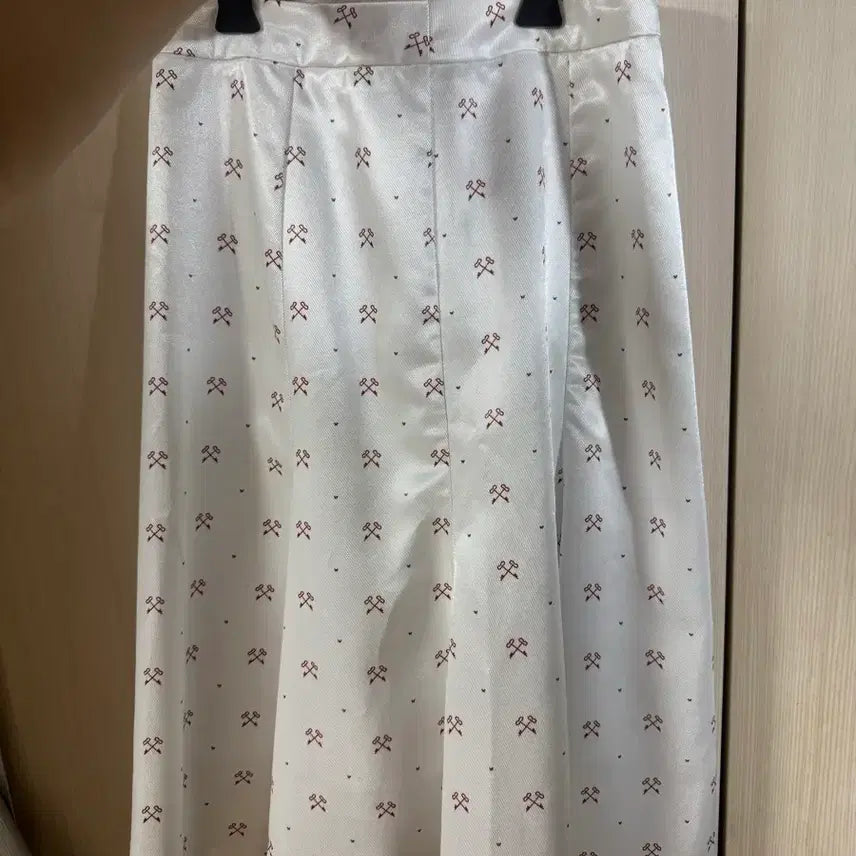 [BUNJANG] Blank White Satin Midi Skirt / 빈티지 화이트 새틴 미디 스커트