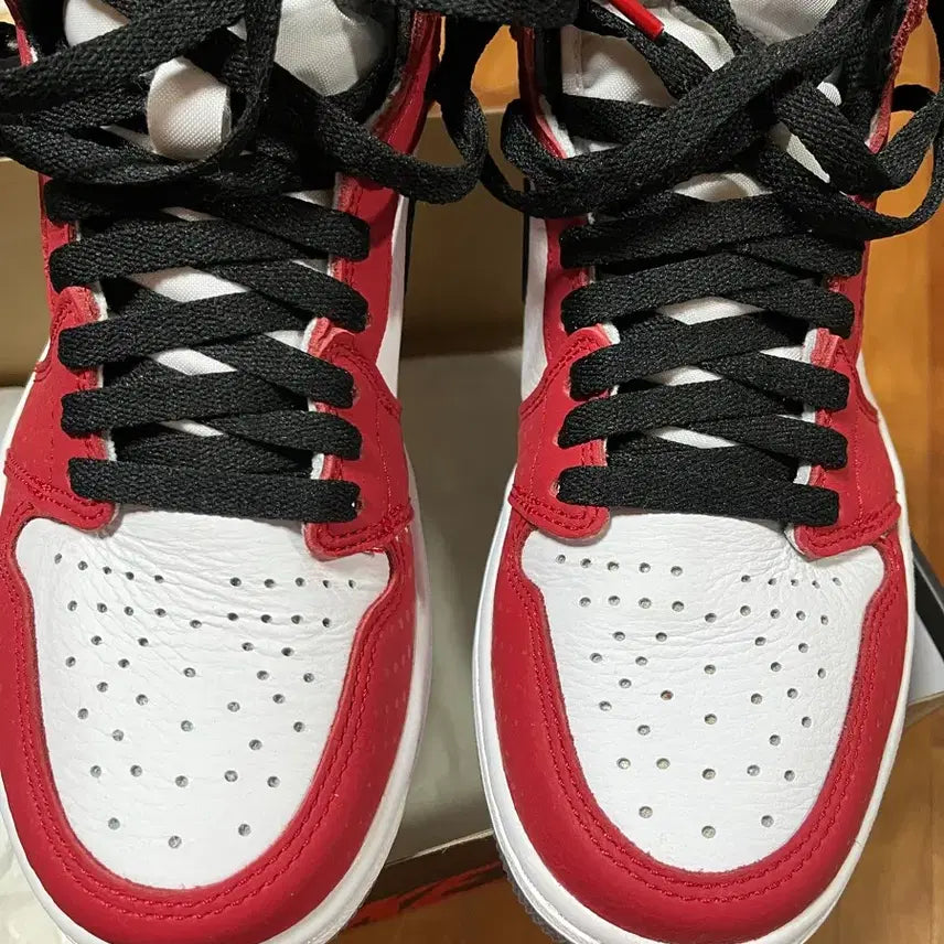 [BUNJANG] Nike Air Jordan 1 High Chicago Origin Story Spider-Man Sneakers (255) / 나이키 조던1 하이 시카고 오리진 스토리 스파이더맨 255