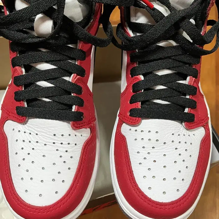 [BUNJANG] Nike Air Jordan 1 High Chicago Origin Story Spider-Man Sneakers (255) / 나이키 조던1 하이 시카고 오리진 스토리 스파이더맨 255