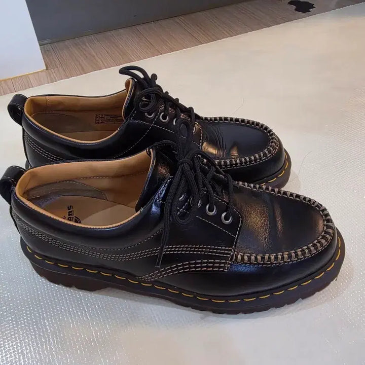 [SOLD OUT] 닥터마틴 로웰 로퍼 블랙 290(평소280~285 추천)