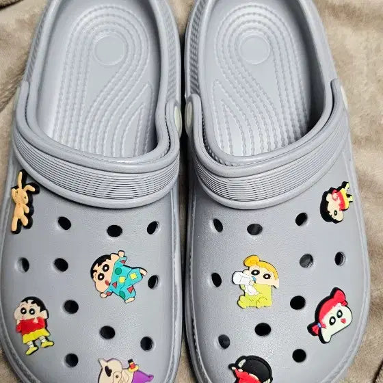 [BUNJANG] Crayon Shin-chan Jibbitz Slippers / 회색/네이비 짱구 지비츠 슬리퍼