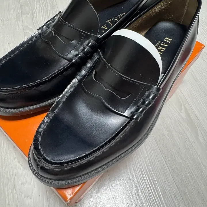 [SOLD OUT] (택포)하루타 페니로퍼 906 블랙 275팝니다