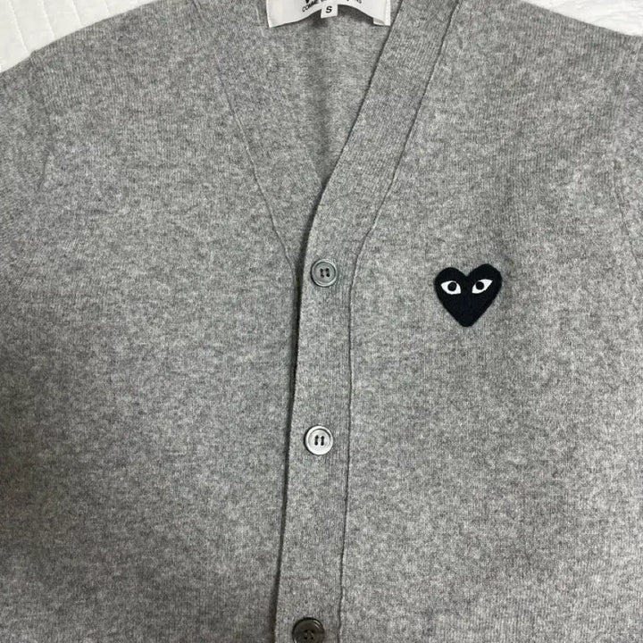 [SOLD OUT] 꼼데가르송 가디건 블랙 하트 S 그레이