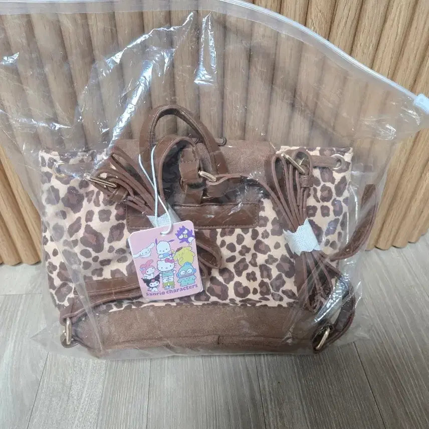 [BUNJANG] Hello Kitty Leopard Suede Mini Backpack Tote Bag / 헬로키티 백팩 미니 레오파드 호피 스웨이드 토트백 핸드백