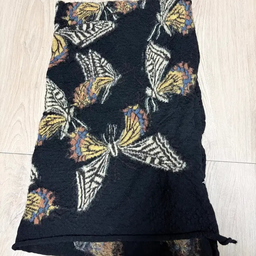 [BUNJANG] Capital Butterfly Muffler / 캐피탈 나비 머플러