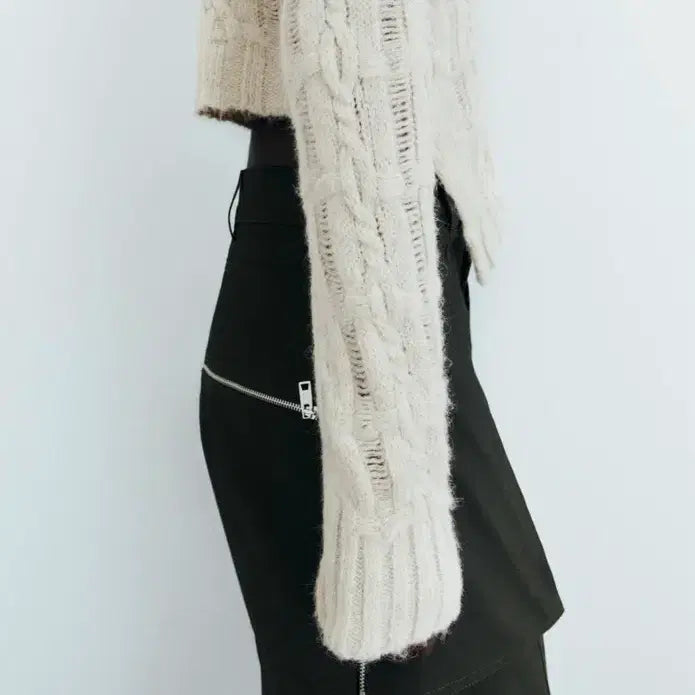 [BUNJANG] ZARA Unbalanced Knit Crop Sweater / ZARA 언밸런스 니트 크롭 스웨터
