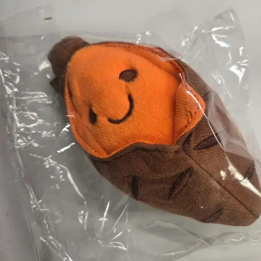 [BUNJANG] Sweet Potato Keychain Doll / 고구마 키링 인형(껍질 벗겨짐)