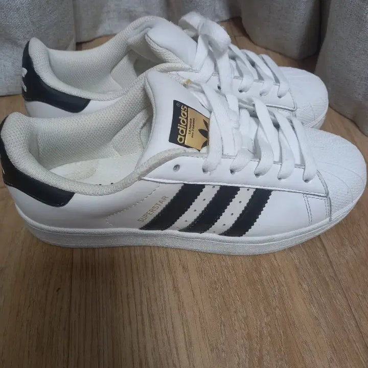 [SOLD OUT] 아디다스 슈퍼스타 흰검 운동화