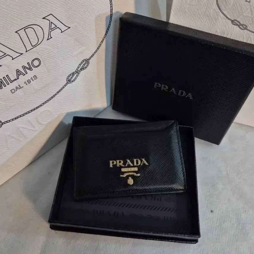 [SOLD OUT] 프라다 사파이노 카드지갑