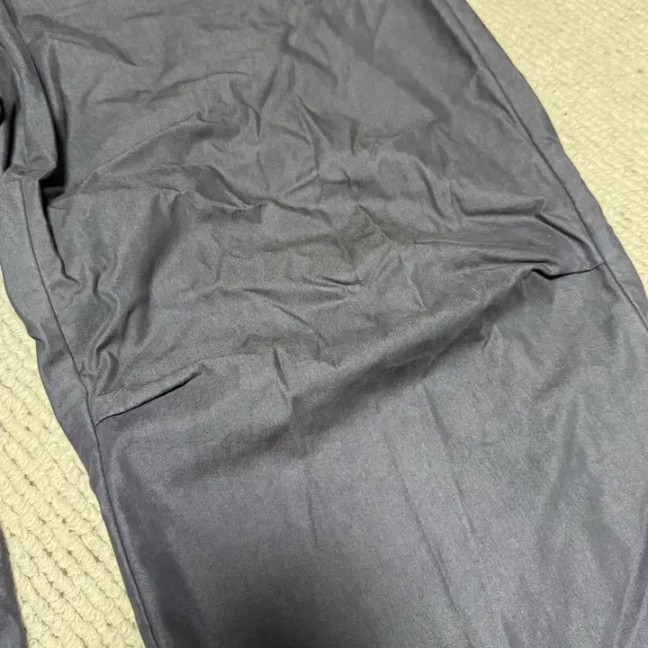 [BUNJANG] Universal Works Dark Grey Pants / 유니버셜웍스 다크그레이 바지
