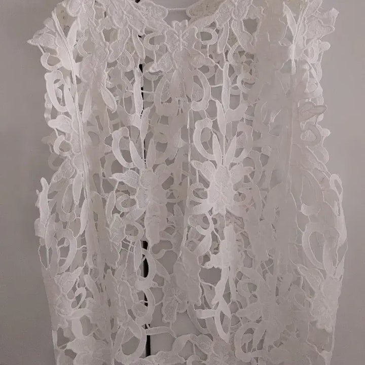 [BUNJANG] White Lace Sleeveless Blouse / 화이트 레이스 민소매 블라우스