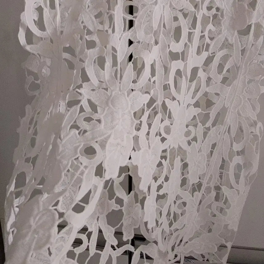 [BUNJANG] White Lace Sleeveless Blouse / 화이트 레이스 민소매 블라우스