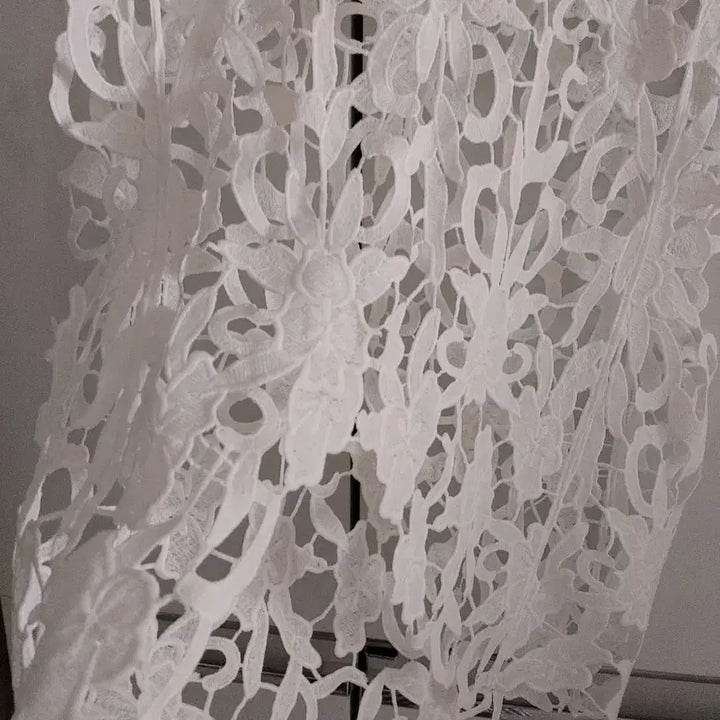 [BUNJANG] White Lace Sleeveless Blouse / 화이트 레이스 민소매 블라우스