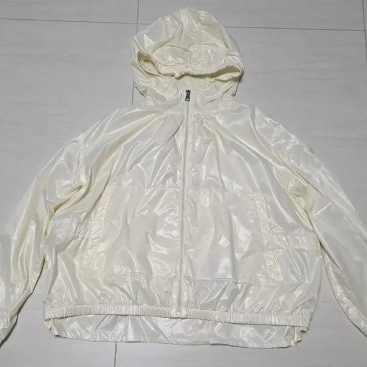 [SOLD OUT] 몽클레르 우르보나스 후드 자켓 화이트164 - 23SS