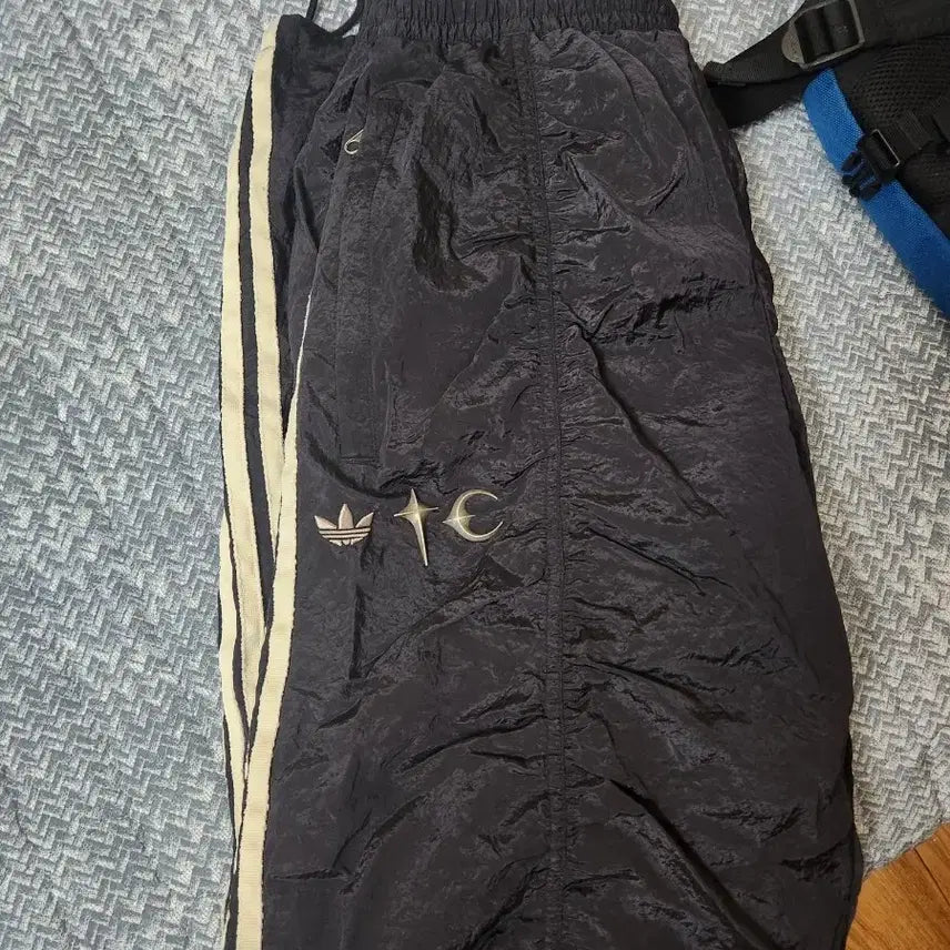 [BUNJANG] Adidas x Thug Club Woven Track Pants (Size L) / 아디다스 x 떠그클럽 우븐 트랙팬츠 L