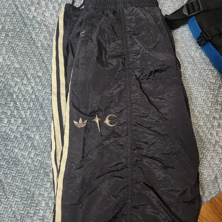[BUNJANG] Adidas x Thug Club Woven Track Pants (Size L) / 아디다스 x 떠그클럽 우븐 트랙팬츠 L