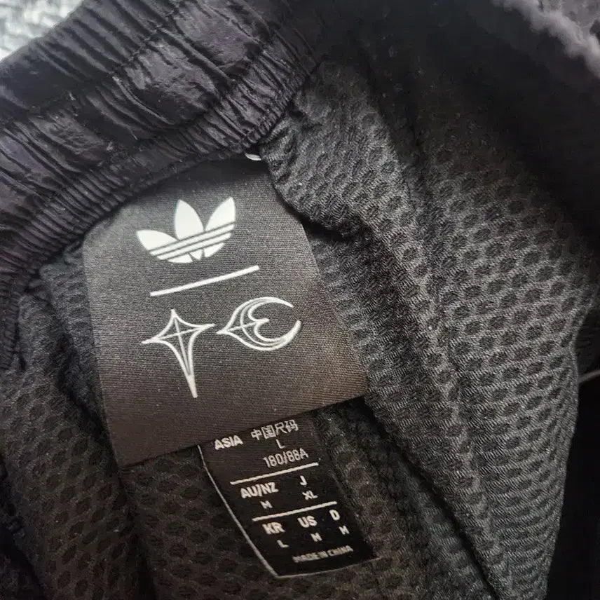 [BUNJANG] Adidas x Thug Club Woven Track Pants (Size L) / 아디다스 x 떠그클럽 우븐 트랙팬츠 L