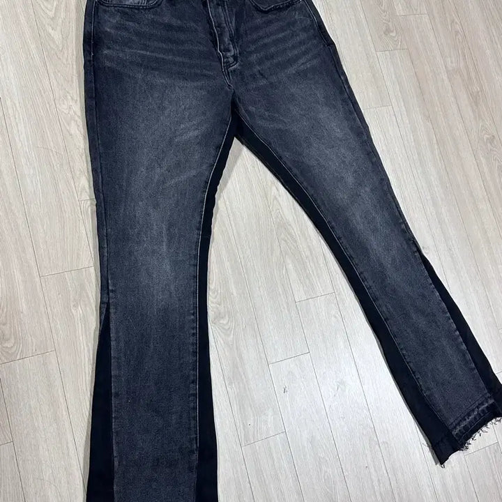 [BUNJANG] MNML Faded Black Flared Denim Pants / MNML 미니멀 페이디드 블랙 플레어 데님 팬츠 34