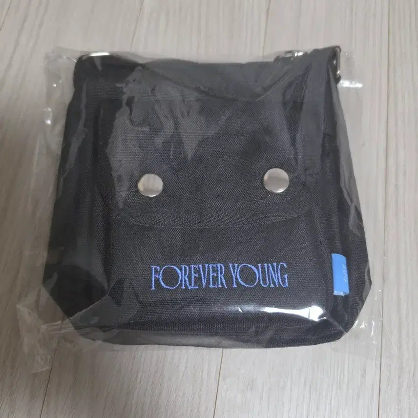 [BUNJANG] Forever Young Black Mini Crossbag / 포에버영 블랙 미니 크로스백