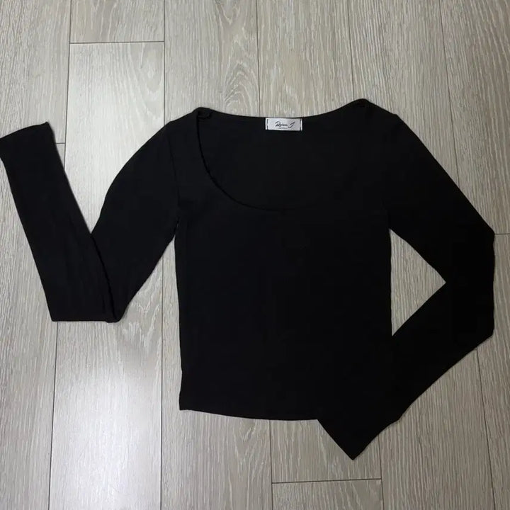 [BUNJANG] Black Slim Fit Long Sleeve T-shirt / 잔골지티.긴팔티.스판티.슬림핏.신축성굿.기본티.세미크롭티.검정티.블랙티